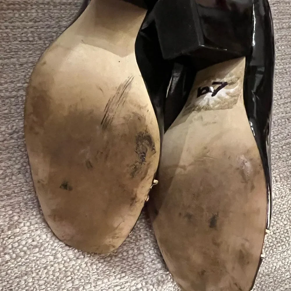 Etienne Aigner gorgeous Gabriel size 9 patent leather black & cream wedge pumps